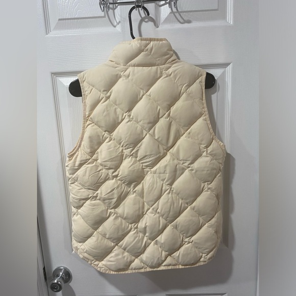 J Crew women’s down puffer vest, cream color., size S, good condition. - Picture 3 of 9